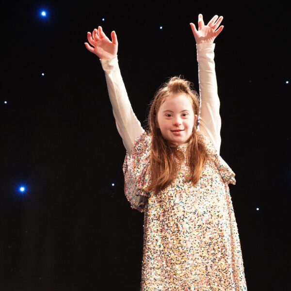 Blue Teapot Theatre Company - image of a yound girl in Sparkle